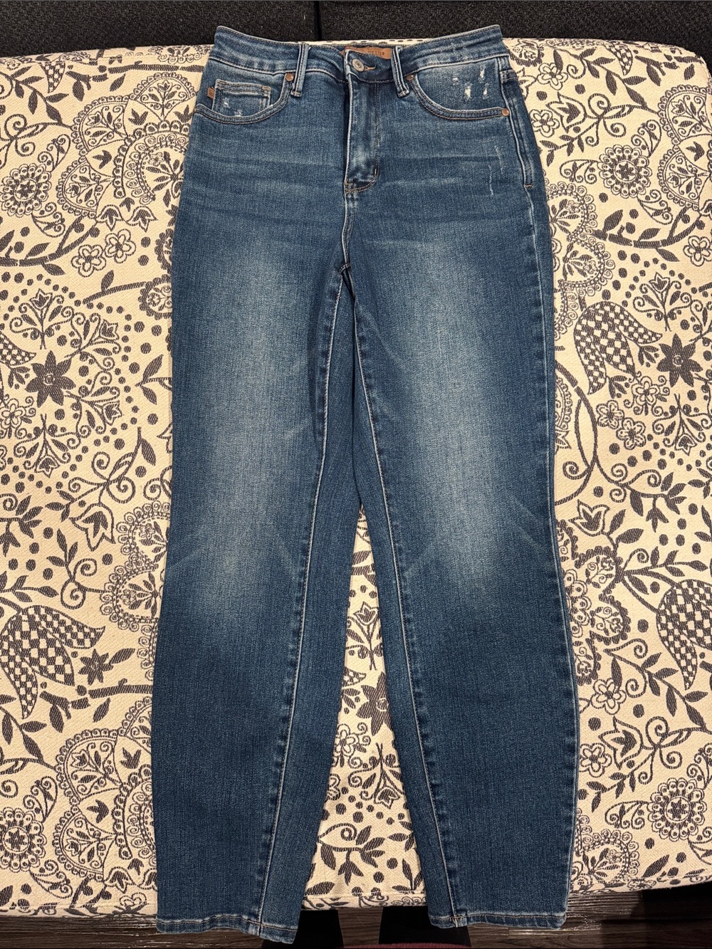 Judy Blue High-Rise Slim Straight Jeans in Medium Blue Wash